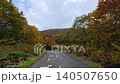 秋季駕車行駛在裡萬代的萬代黃金線上 140507650