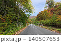 秋季駕車行駛在裡萬代的萬代黃金線上 140507653