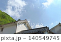 歷史悠久的灰泥建築和廣闊天空的背景圖 140549745