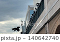 一羽が飛べば、みんな飛ぶ 140642740