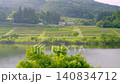 鄉村景色，有梯田和河流，鏡頭從右向左移動。 140834712