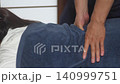 施術する整体師 140999751