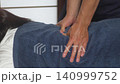 施術する整体師 140999752