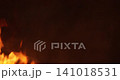 一段火焰在黑色背景下熊熊燃燒的影片。 141018531
