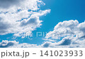 縮時攝影:冬日藍天上飄蕩著許多白雲 縮時攝影:冬日藍天上飄蕩著許多白雲 141023933