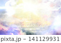 天国へと続く雲の階段とオーロラ色の空と舞い落ちる天使の羽のスピリチュアルな背景画 141129931