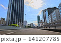 高速公路沿線景色，藍天白雲，動感十足。 141207785