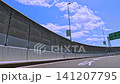 高速公路沿線景色，藍天白雲，動感十足。 141207795