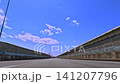 高速公路沿線景色，藍天白雲，動感十足。 141207796