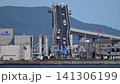 松江市江島大橋上的交通狀況，俗稱「油門到底坡道」。 141306199