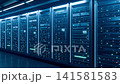 データセンターのサーバーラック通路を進むウォークスルーループアニメーション 141581583