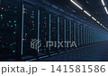 データセンターのサーバーラック通路を進むウォークスルーループアニメーション 141581586