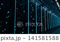 データセンターのサーバーラック通路を進むウォークスルーループアニメーション 141581588