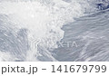 快速流動的水的慢動作 141679799