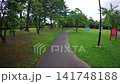 公園的草坪和動物造型的遊樂設施一覽無遺。 141748188