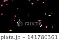 落葉在黑色背景下斜向旋轉的 3DCG 影像；循環幀數從 301f 到 600f；可旋轉 90 度以用於垂直螢幕模式。 141780361