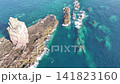 積丹ブルーの海と神威岬を上空から望むドローン空撮（北海道積丹町） 141823160