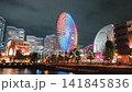 きらびやかな大観覧車と運河越しのランドマークタワー 横浜エアキャビン夜景 141845836