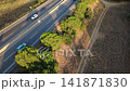 Carretera entre campos y bosques de la Costa Brava 141871830