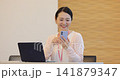 A scene where you receive a notification on your smartphone while working and answer the call. A scene where you receive a notification on your smartphone while working and answer the call. 141879347
