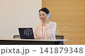 A scene where you receive a notification on your smartphone while working and answer the call. A scene where you receive a notification on your smartphone while working and answer the call. 141879348