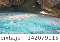 7月の日本の沖縄・久米島のダイビングサイト「イマズニ」で出会ったネムリブカ 142079115