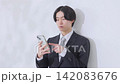 スーツの男性 スーツの男性 142083676