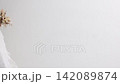 ウエディングドレスを着た女性 142089874
