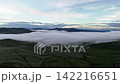 山々を覆う蓼科の雲海Sea of cloudsと雄大な高原風景・ドローン空撮（長野県） 142216651