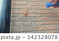 Two-tone exterior painting 142328078