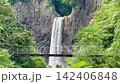 夏の苗名滝 水しぶき 吊橋 夏の苗名滝 水しぶき 吊橋 142406848