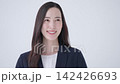 スーツのビジネスウーマン 142426693