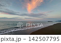 ヒスイ海岸(宮崎、境海岸、ヒスイ海岸)の夕暮れ ヒスイ海岸(宮崎、境海岸、ヒスイ海岸)の夕暮れ 142507795