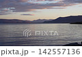 夜明け前のレイキャビクの北のファクサ湾 142557136