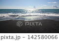 レイニスフィヤラの黒砂のビーチ 142580066