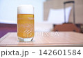 旅行先のホテルで飲むビール 旅行先のホテルで飲むビール 142601584