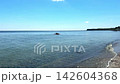 Danish coast with crystal clear water and kayakers 142604368