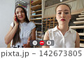 Online call between students shows varied emotions in learning moments 142673805