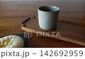 享用日式點心和用茶壺泡製的茶，度過美好的下午茶時光。 142692959
