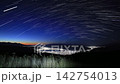 從高峠高原眺望富士山和諏訪湖對岸的星空。 142754013