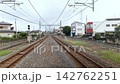 武蔵嵐山駅ホームを通過する東武東上線の電車 142762251