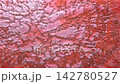抽象而藝術的意象；某種從紅色世界浮現並凝固的東西。 142780527