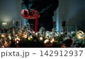decorate table for Christmas dinner 142912937
