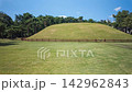4k Timelapse of Jeongja-gak shrine and royal mound at Jeongneung Royal Tomb under clear blue sky in Seoul 142962843