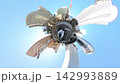 360度全景俯瞰視頻，一輛大型摩托車駛過新宿。 142993889