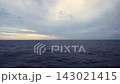 A view from a ship sailing gently towards the horizon on the Pacific Ocean at dusk (voyage, sea voyage, 17 seconds) 143021415
