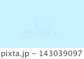 Blue circular ripples appear against a light blue background. 143039097