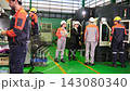A supervisor walks around the factory with subordinates to inspect the quality of the work. 143080340