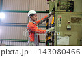 The engineer is inspecting the work in the factory. 143080466