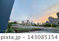 在大阪荻町公園，傍晚時分的天空和城市景觀在魔幻時刻顯得格外美麗。 143085154